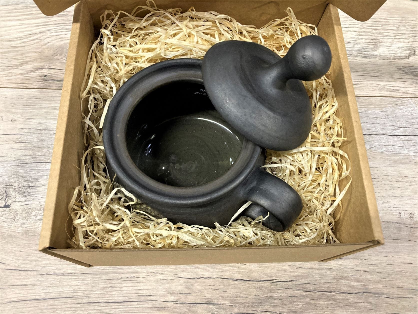 Zuckerdose in einer Geschenkbox