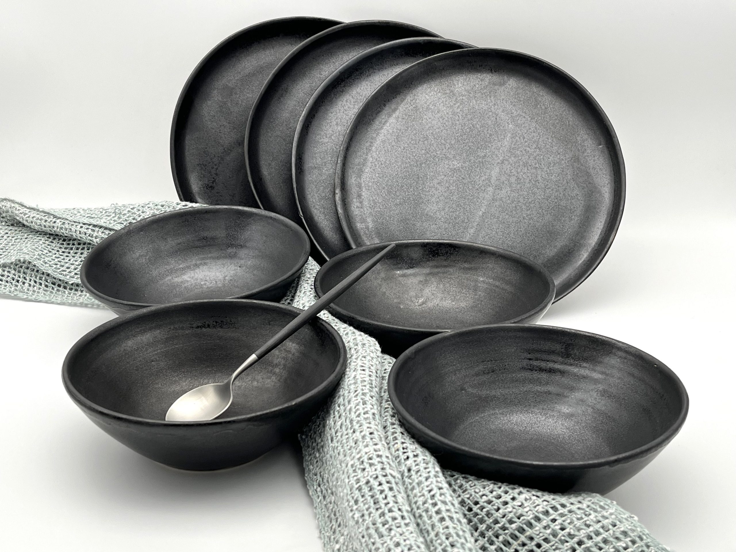 Geschirrset – 4 Schüsseln + 4 Teller by Cepļi