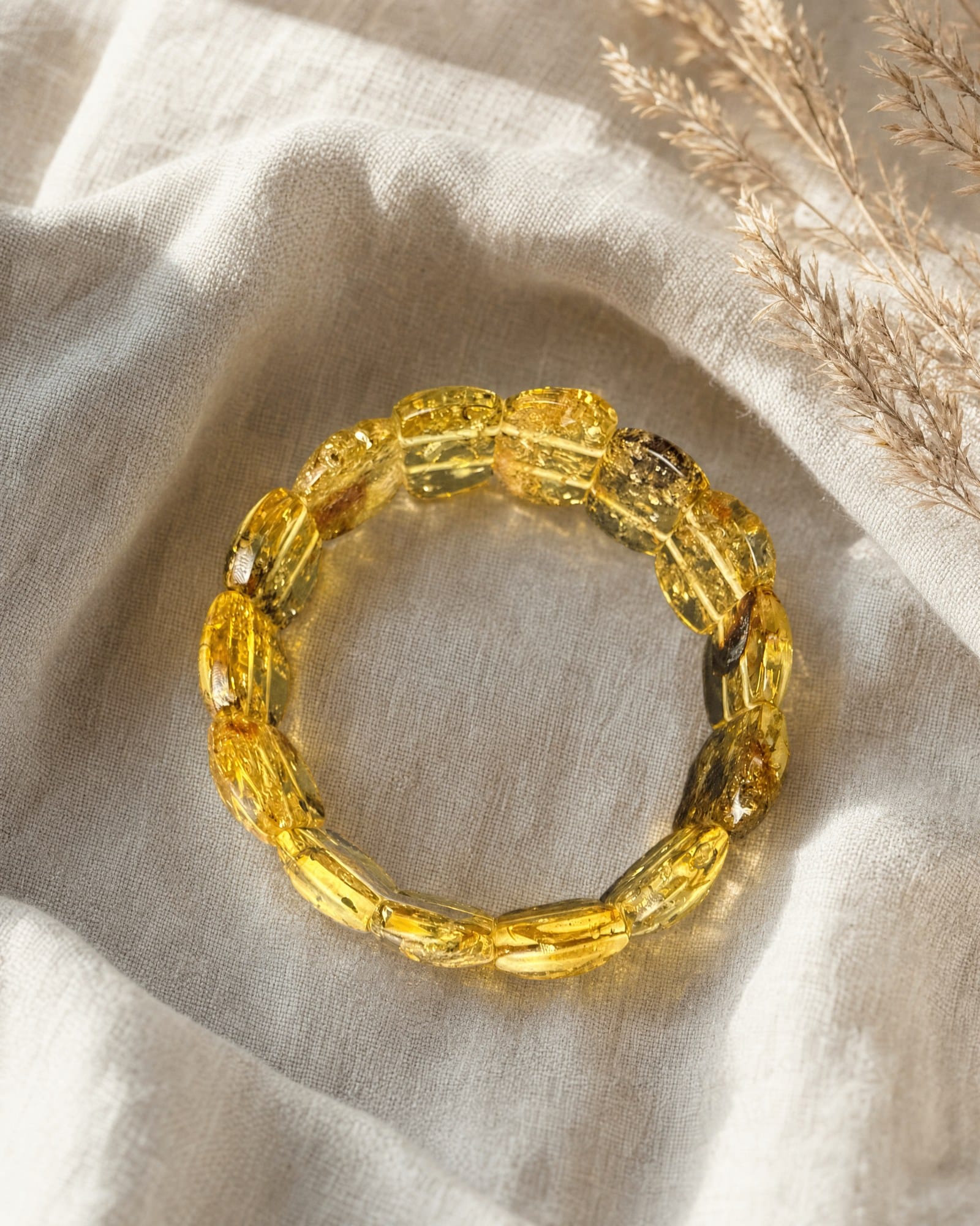 Armband Dzirkstele · Klarer Bernstein mit Glitzer by Georgs Romulis