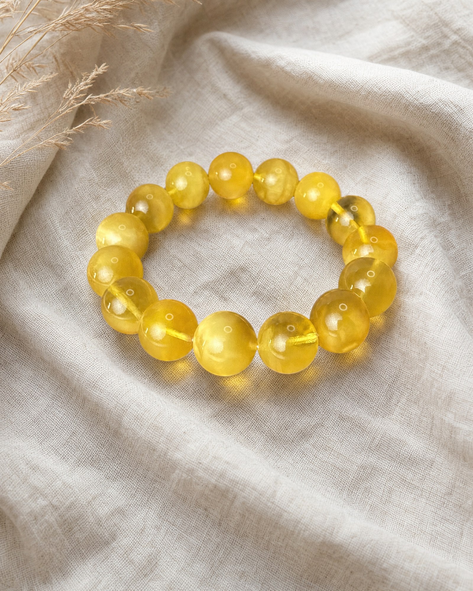 Armband Gaisma · Transluzenter zitronengelber Bernstein