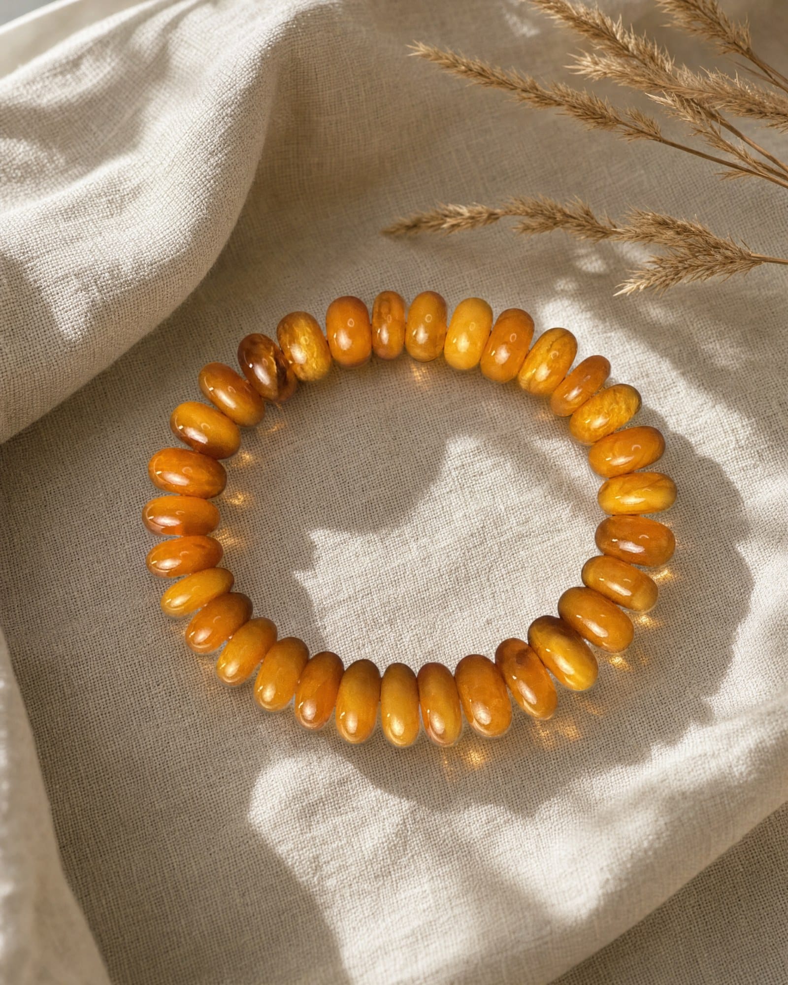 Armband Mantojums · Antike Bernstein-Rondelle by Georgs Romulis