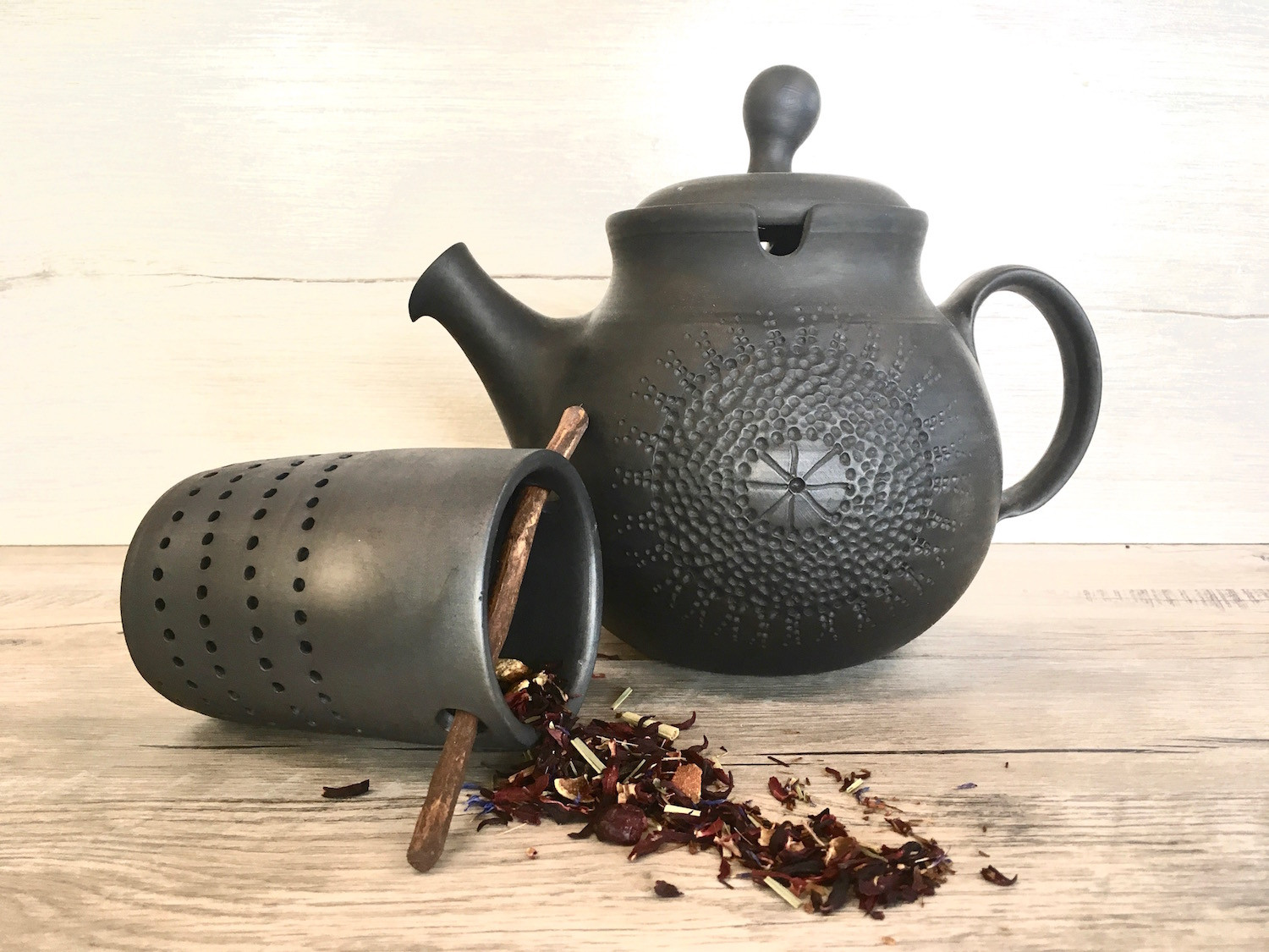 Wasserkocher mit Sieb 1L by Latvijas Labumu Tirgus: Māls