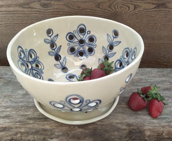 Bemalte Beeren-/Obstschale mit Untertasse