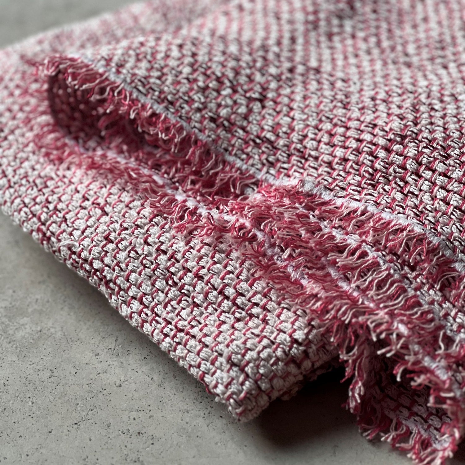 Boucle linen throw in red and white 125x180 cm by Studio Natural