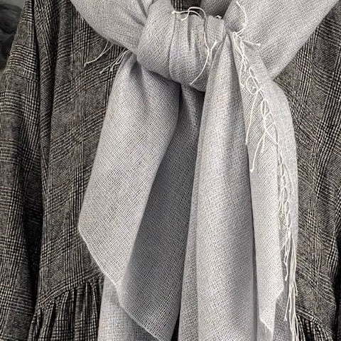 Cashmere scarf in light gray 145x220 cm by Studio Natural