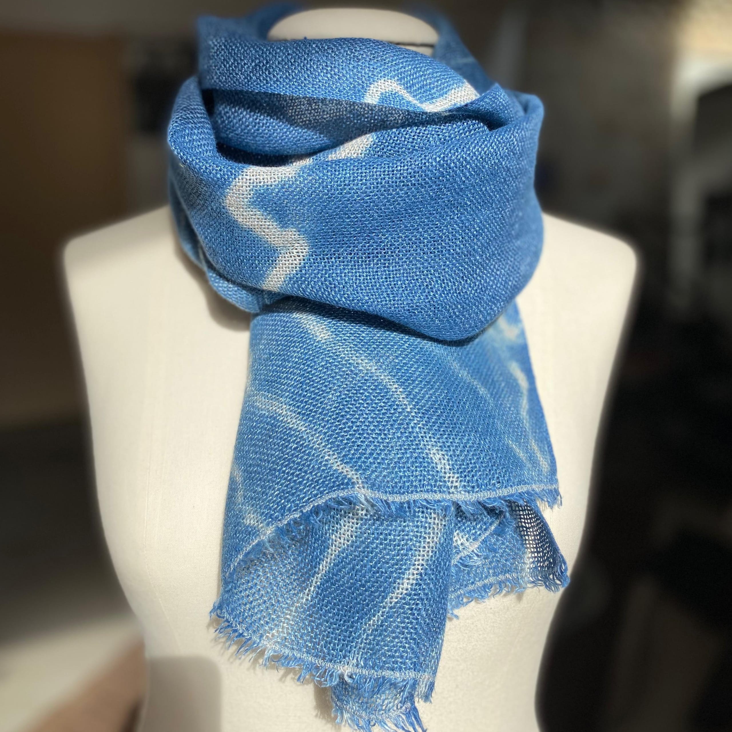 Leinenschal Waves in Jeansblau 45x170 cm
