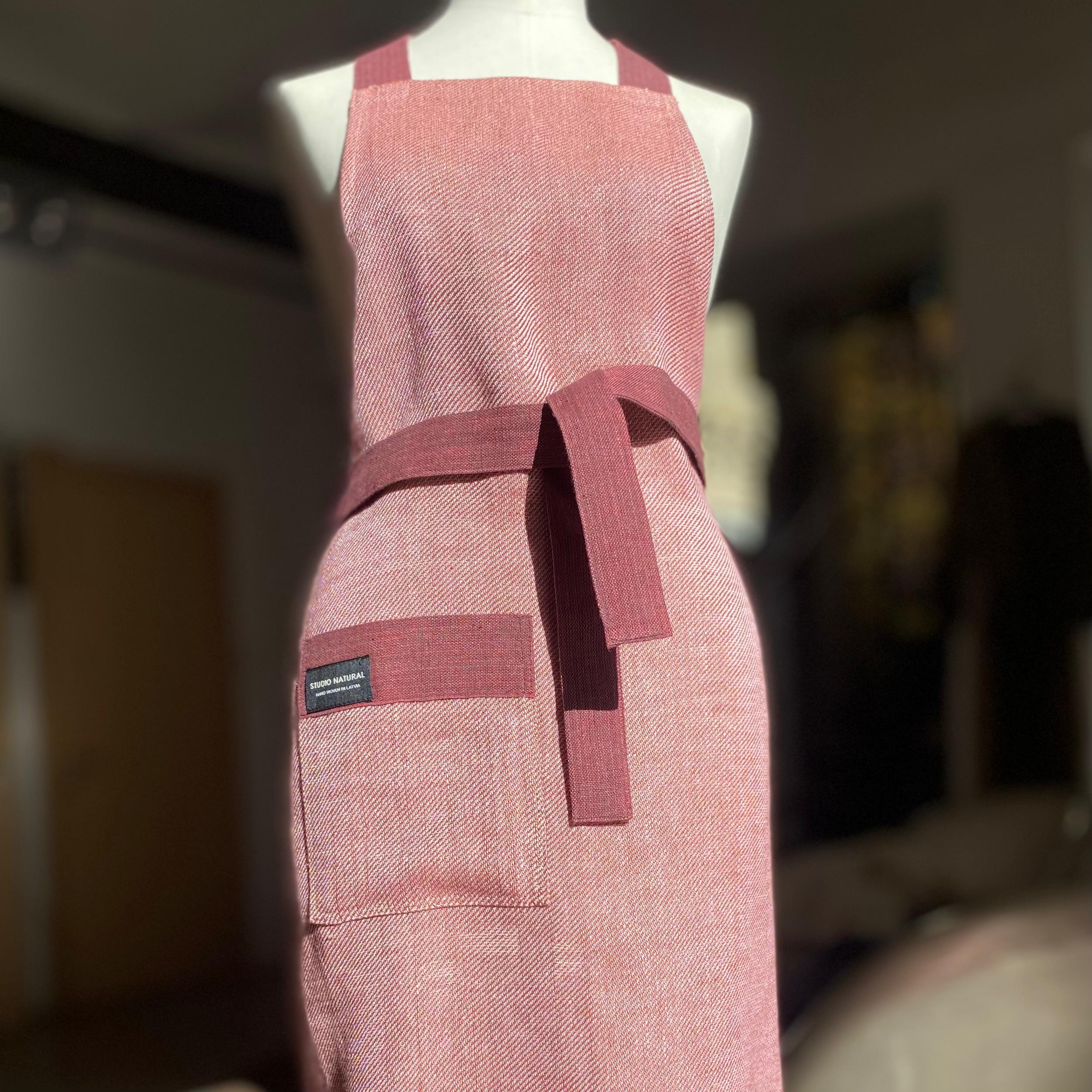 Linen apron in bordo 70x104 cm by Studio Natural