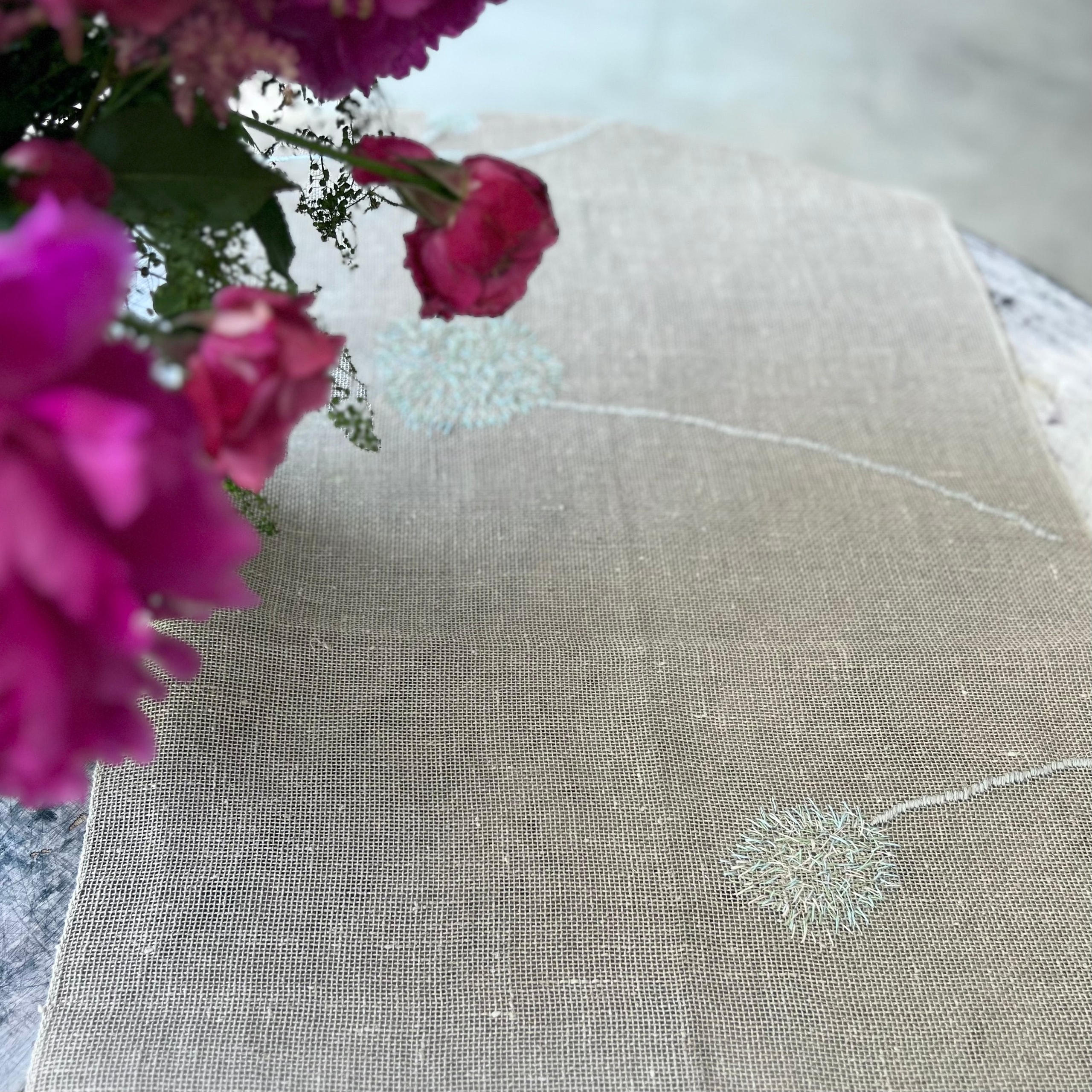 Linen table runner Anna in natural with flowers 50x150 cm