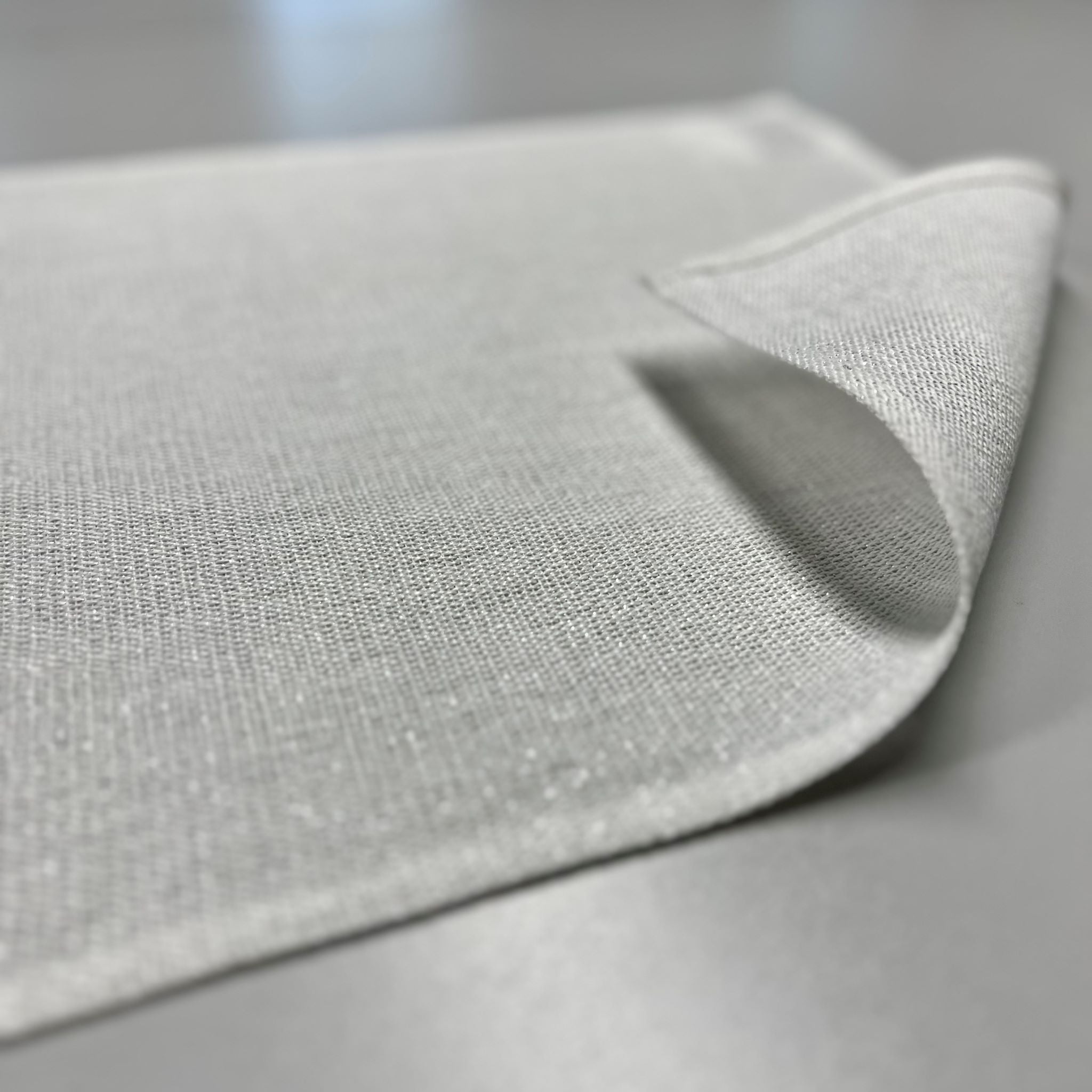 Linen placemat with shimmer in white 40x30 cm