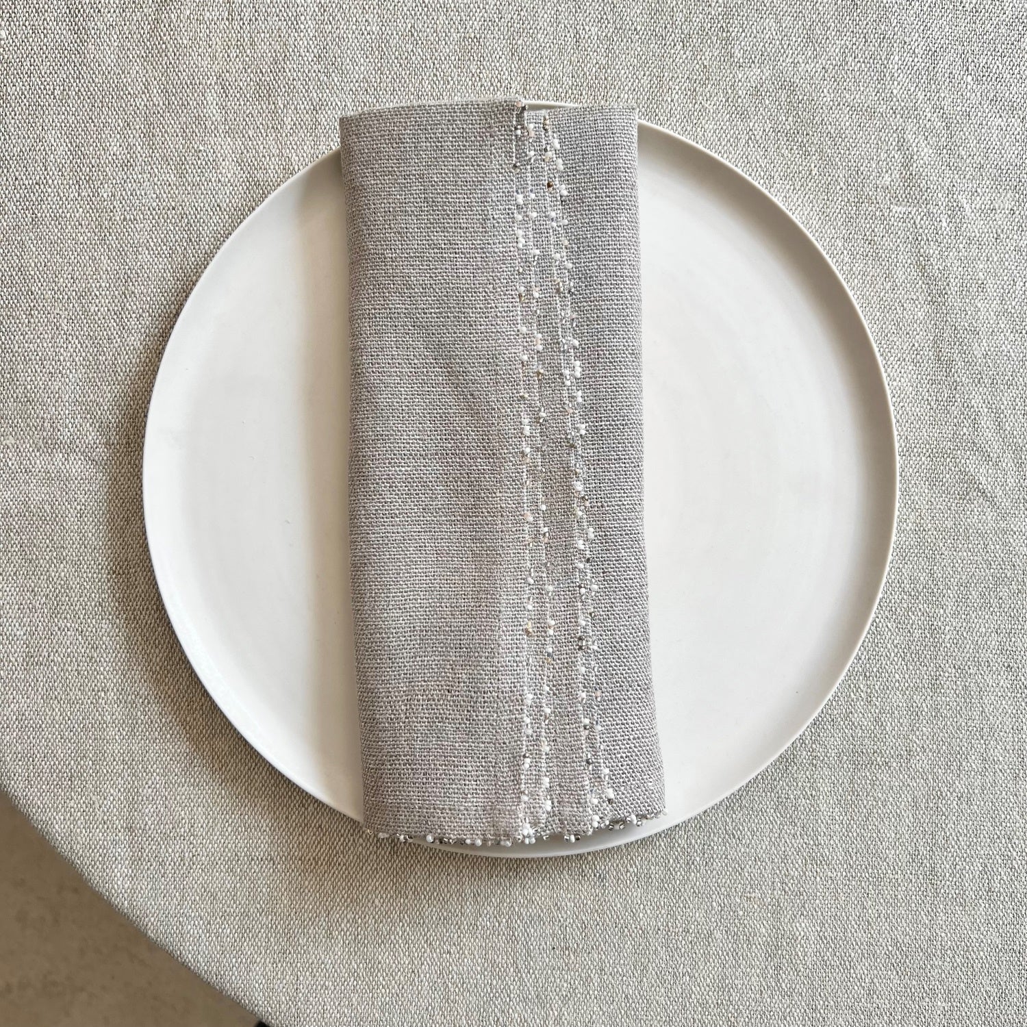 Leinenserviette mit Schimmer und Perlen 50x50 cm