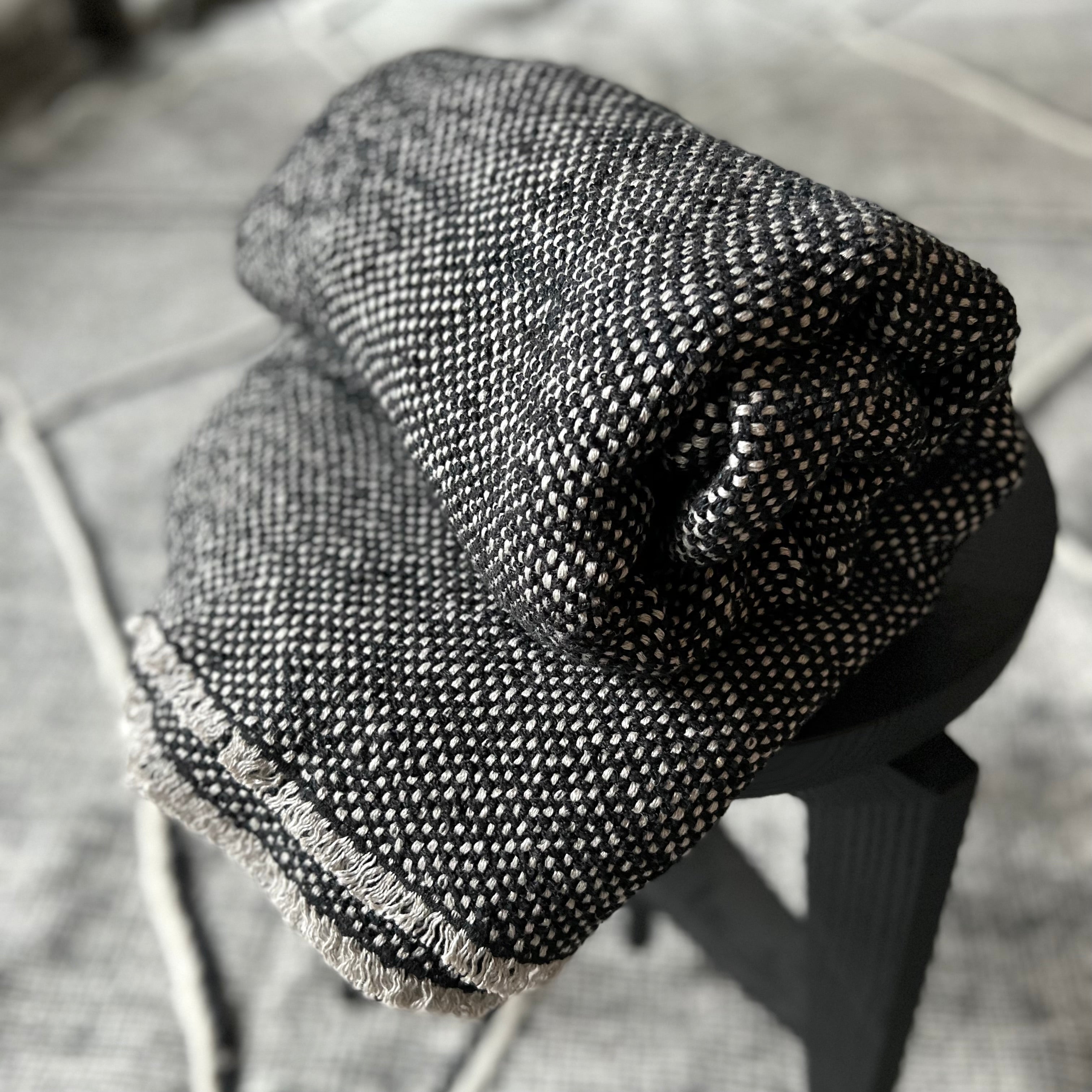 Boucle linen throw in black 140x185 cm by Studio Natural