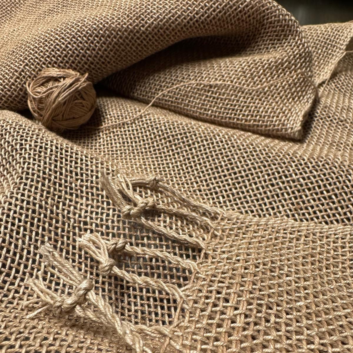 Tischdecke Anna in Beige mit schwarzem Saum 110x220 cm