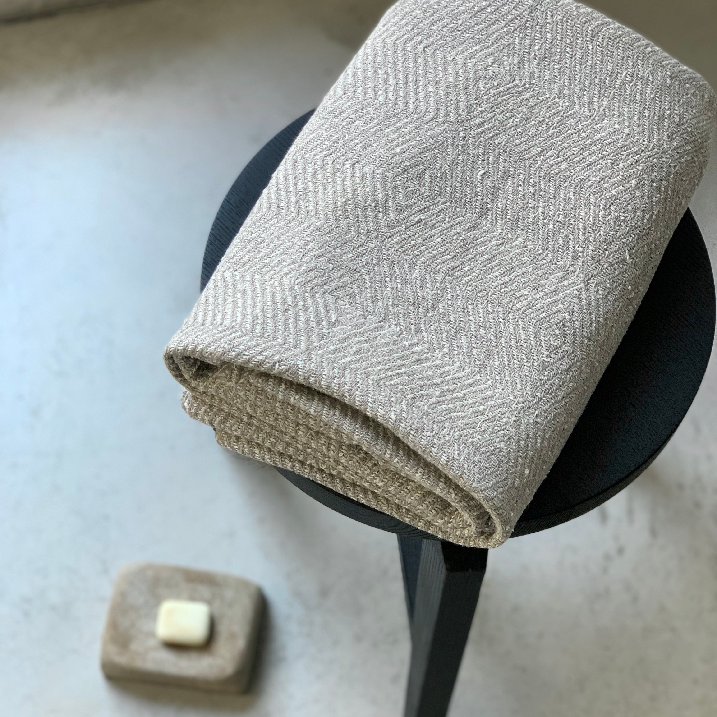 Linen bath towel in natural 85x190cm by Studio Natural