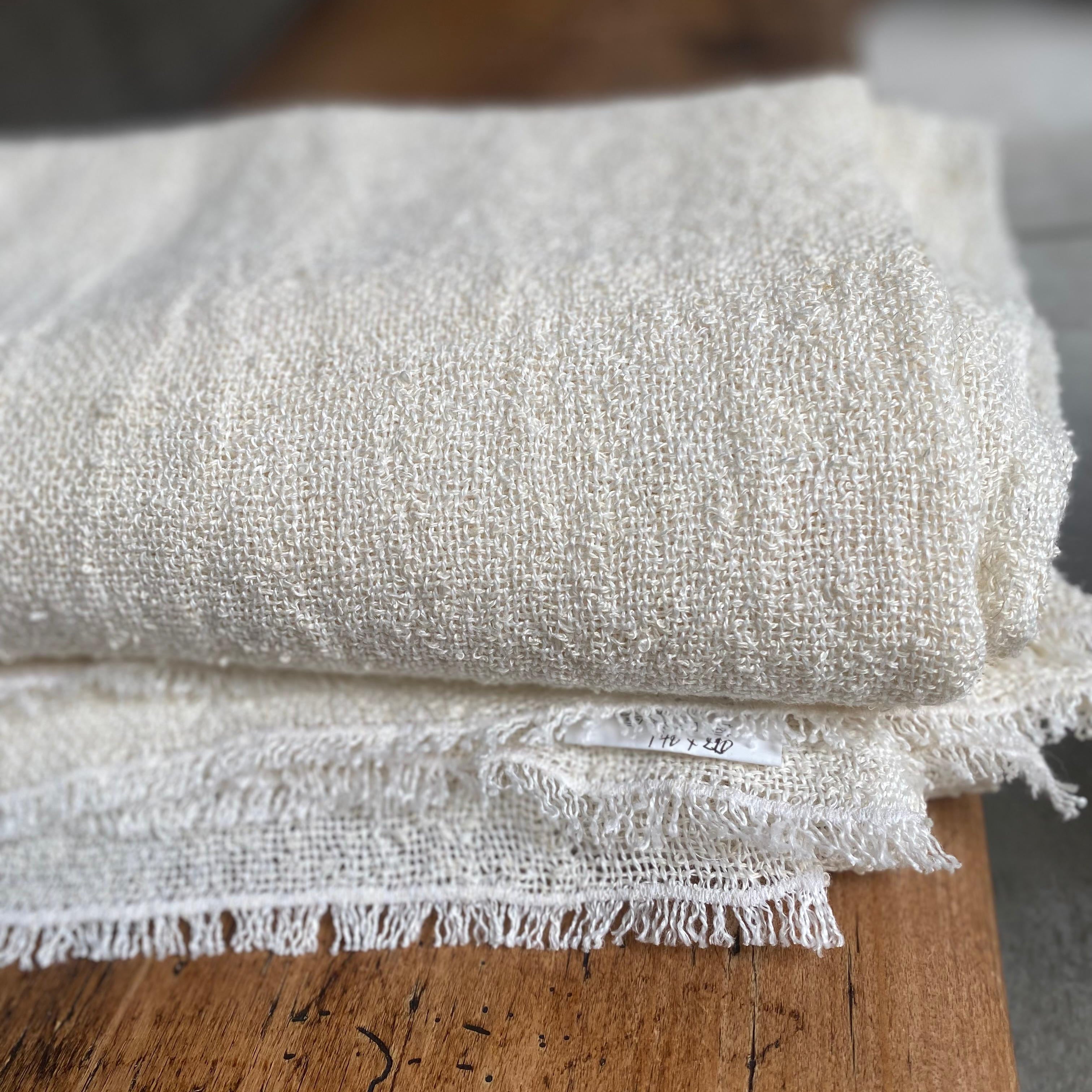 Boucle linen throw in creamy white 140x220 cm by Studio Natural